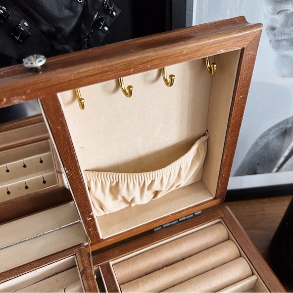 VINTAGE CARVED SOLID WOOD LARGE JEWELRY BOX #0351 - Picture 7 of 13